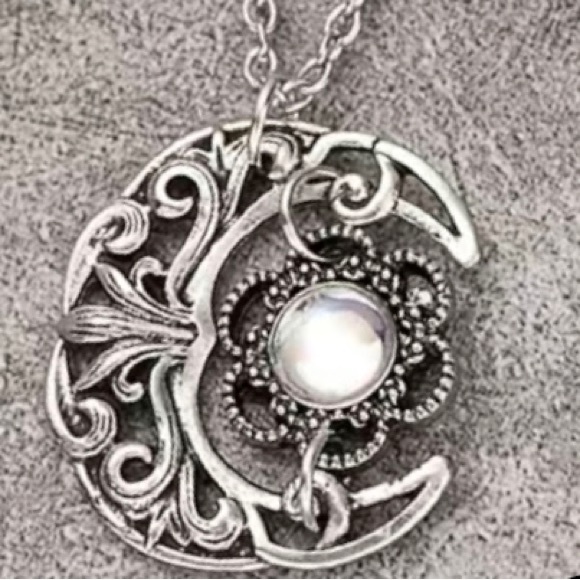 🦋 3/$24 Silver/moonstone boho celestial moon necklace / NWOT - Picture 2 of 6